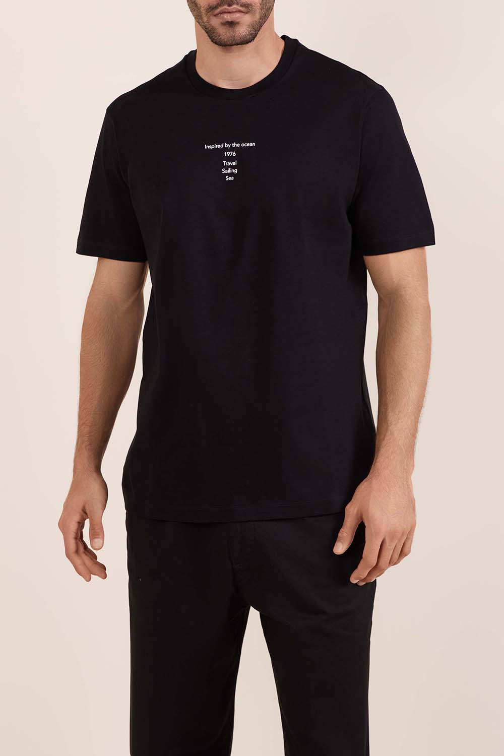 תמונת דוגמן קידמית של חולצת טי בהשראת הים