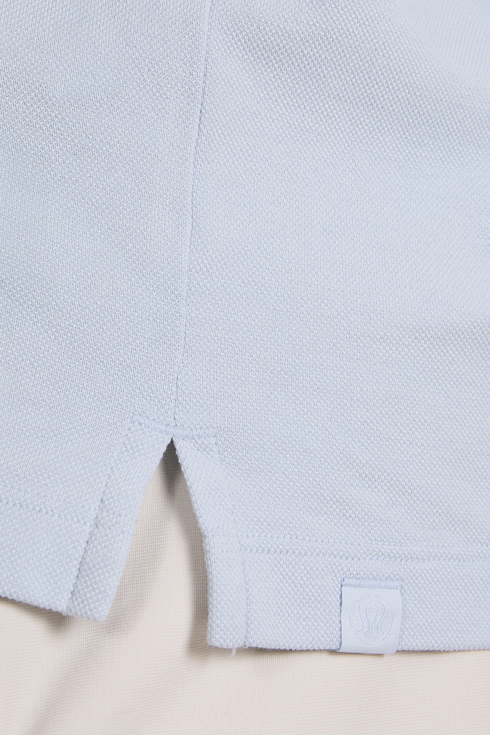 תמונת תקריב דוגמן של Cotton Pique Short-Sleeve Polo Shirt