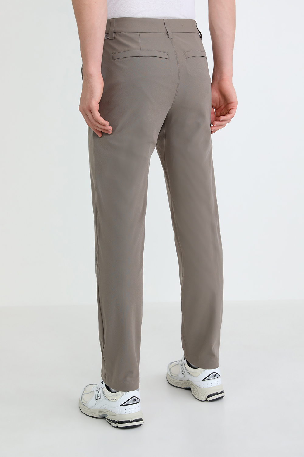 תמונת דוגמן אחורית של ABC Classic Fit Trouser 32