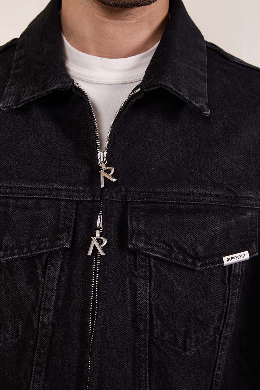 תמונת דוגמן אחורית של ז'קט ג'ינס