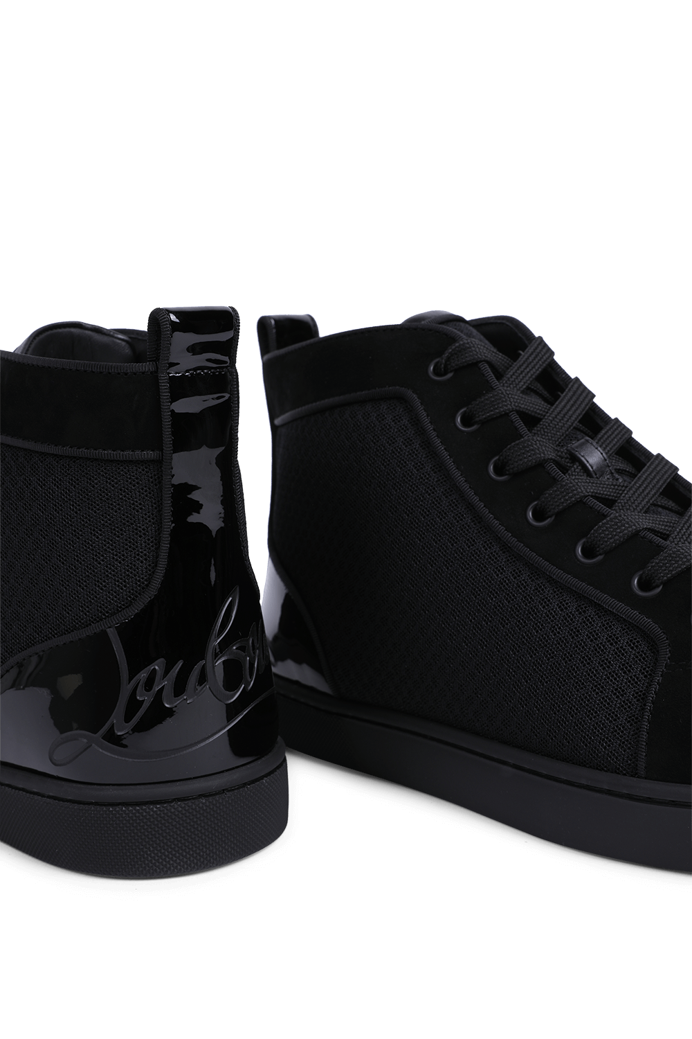 תמונת תקריב של סניקרס פאן לואיס גבוהות מעור