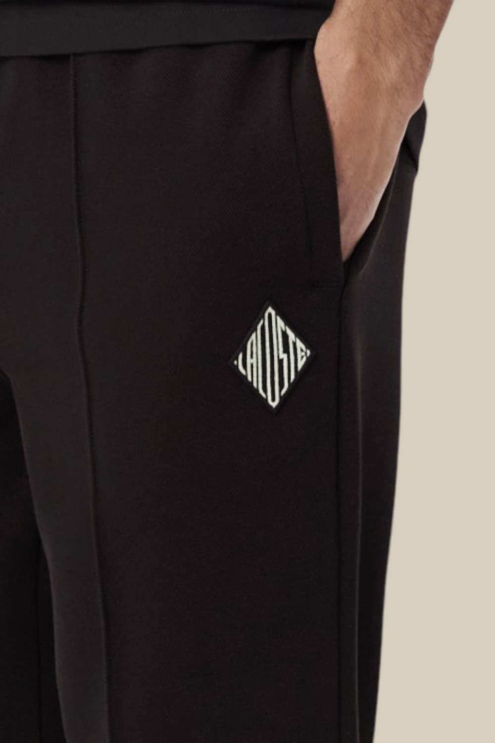 תמונת תקריב דוגמן של מכנסי ג'וגר PRE LINE