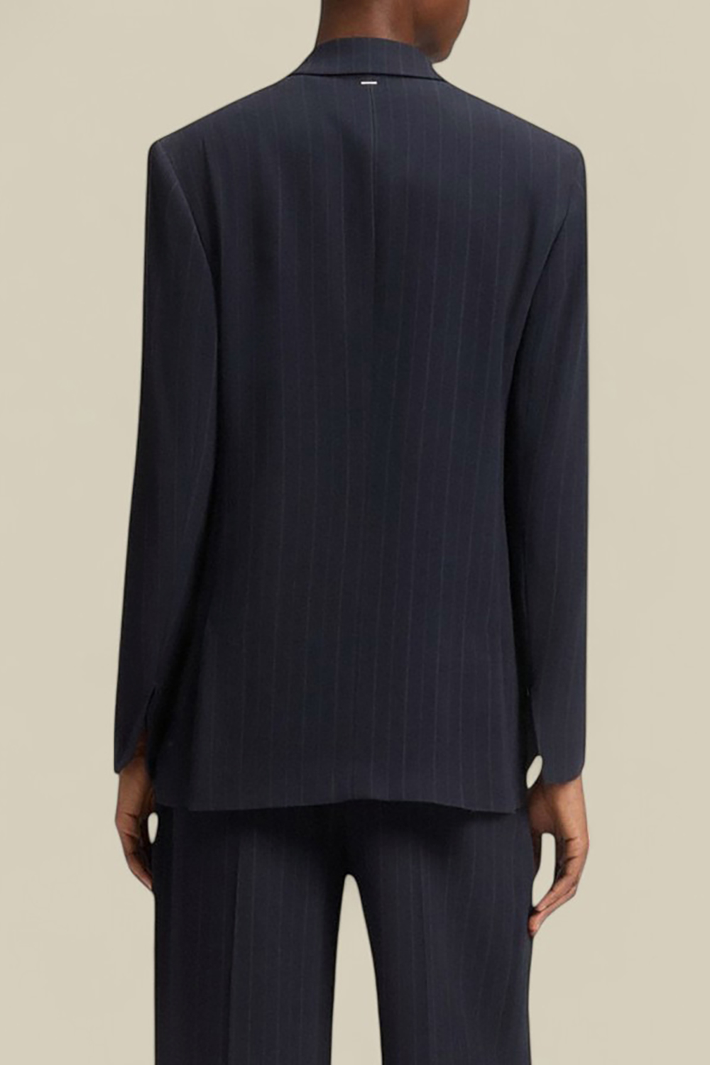 תמונת דוגמן אחורית של ז'קט מחוייט