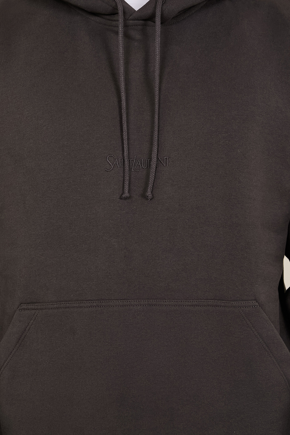 תמונת תקריב דוגמן של סווטשירט קפוצ'ון