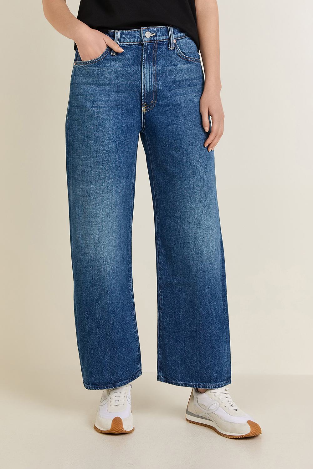 תמונת דוגמן קידמית של מכנסי ג'ינס ישרים