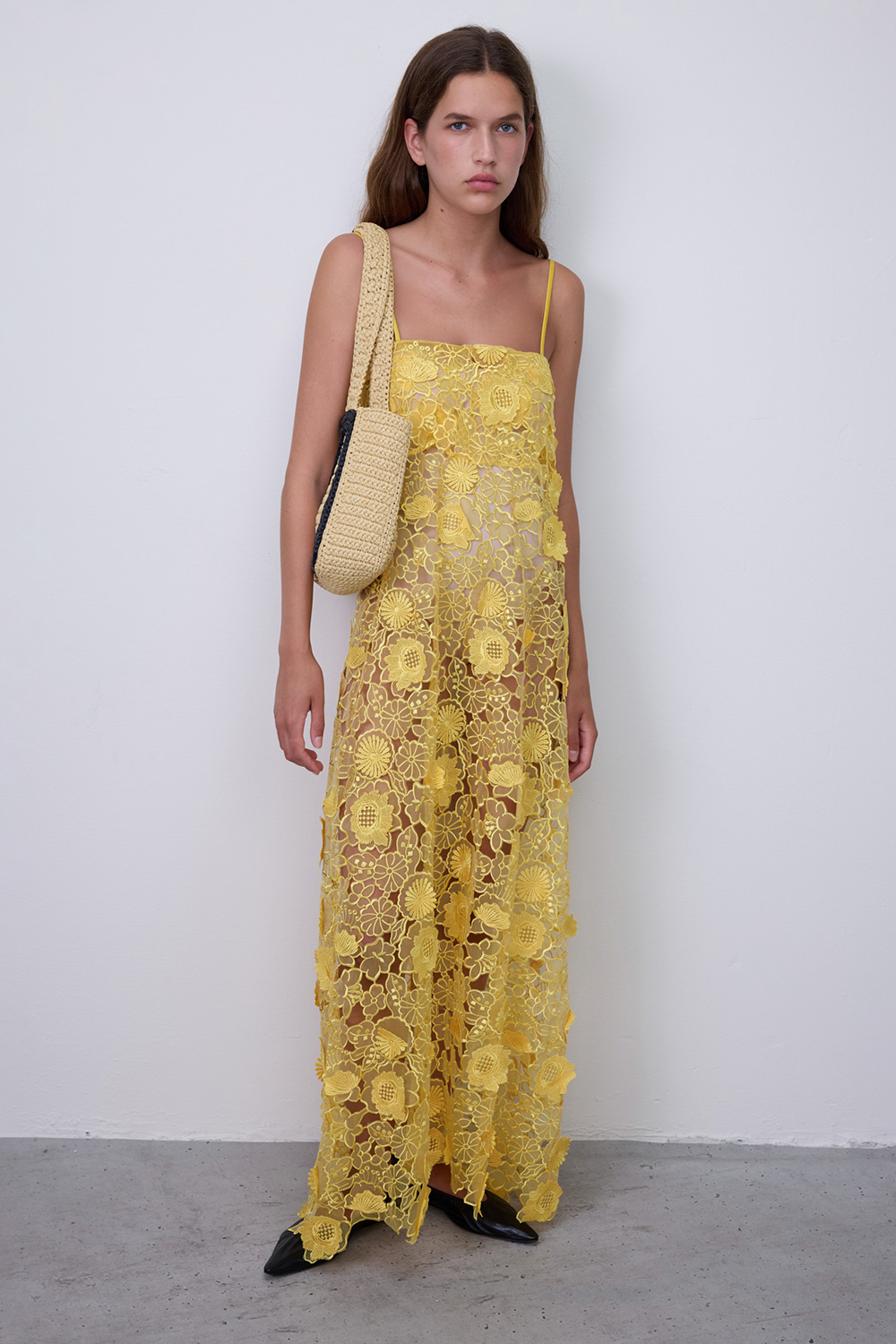 תמונת דוגמן קידמית של תיק קש