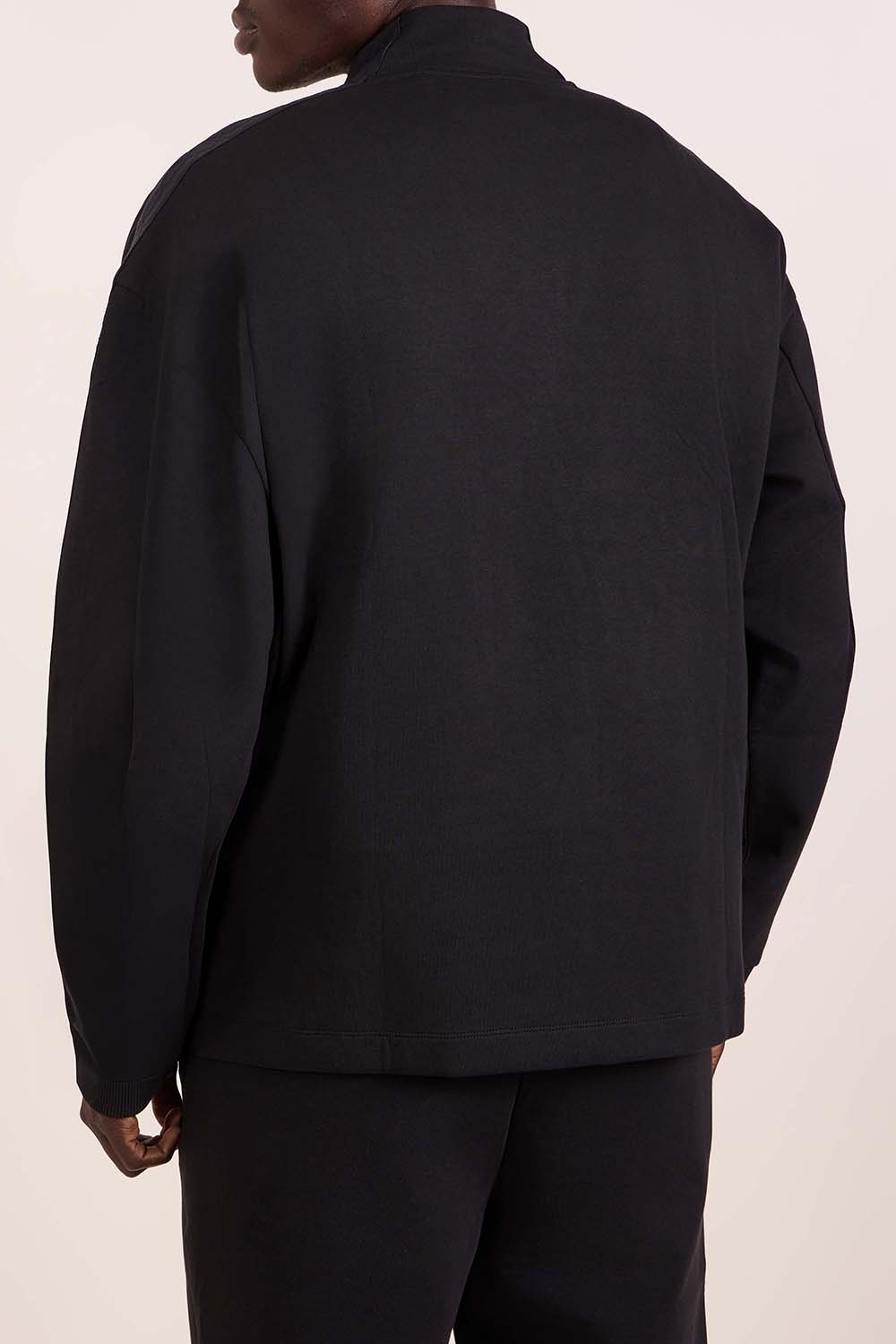 תמונת דוגמן אחורית של סווטשירט חצי רוכסן