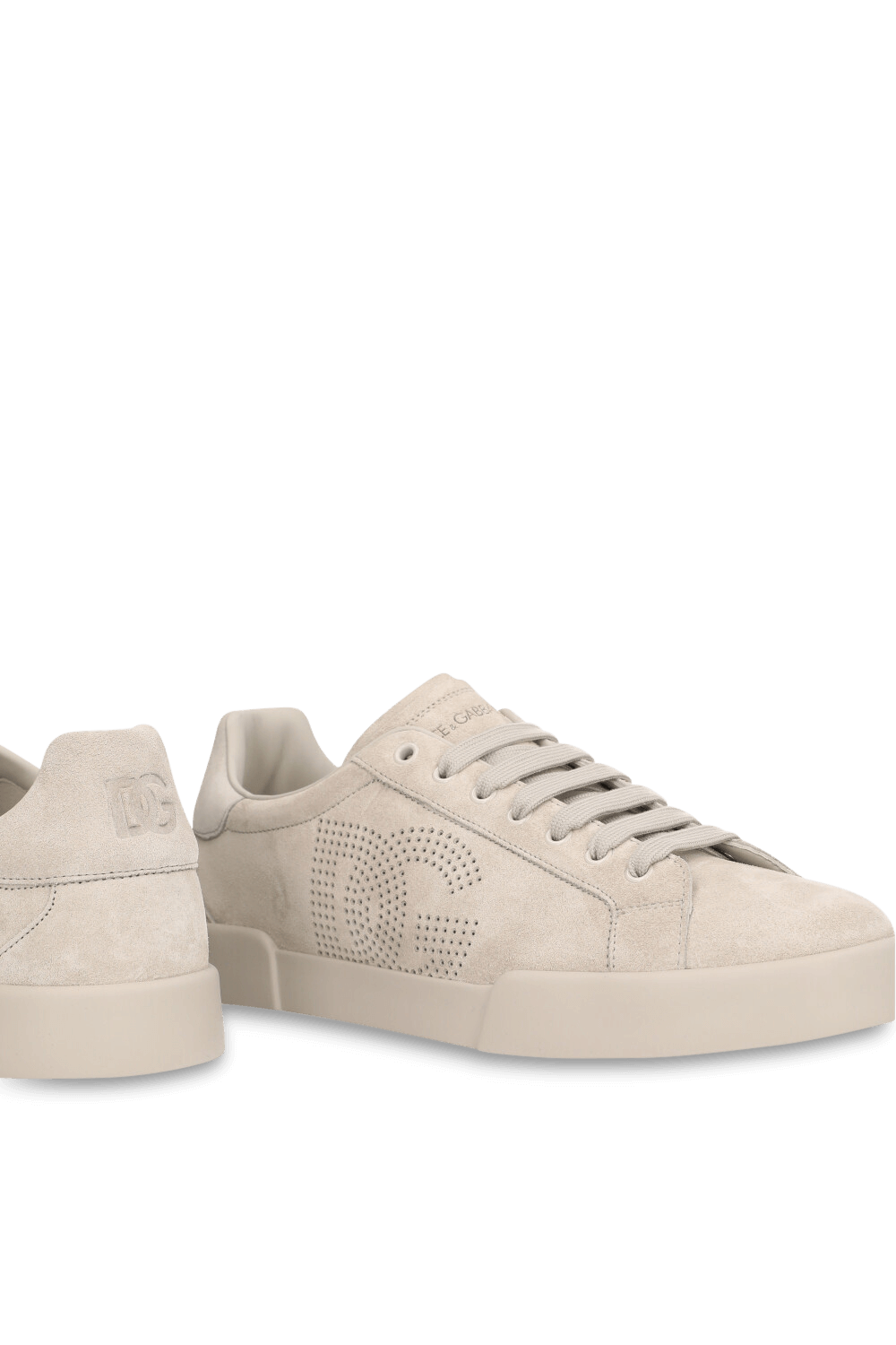 תמונת תקריב של נעלי סניקרס