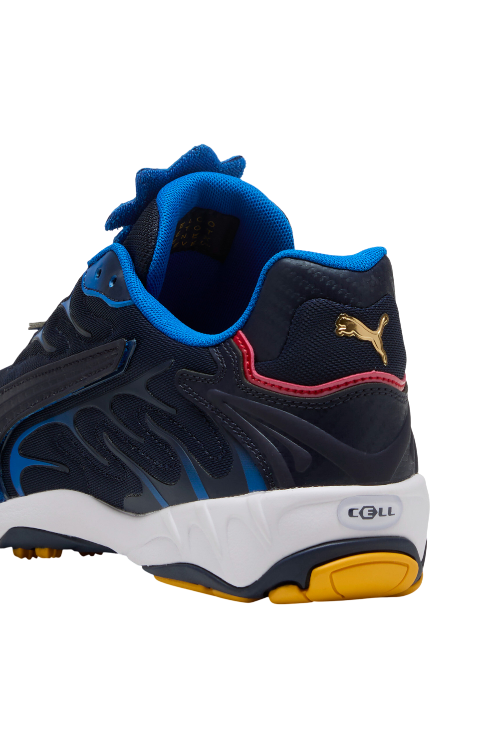 תמונת תקריב של פומה X סוניק נעלי סניקרס