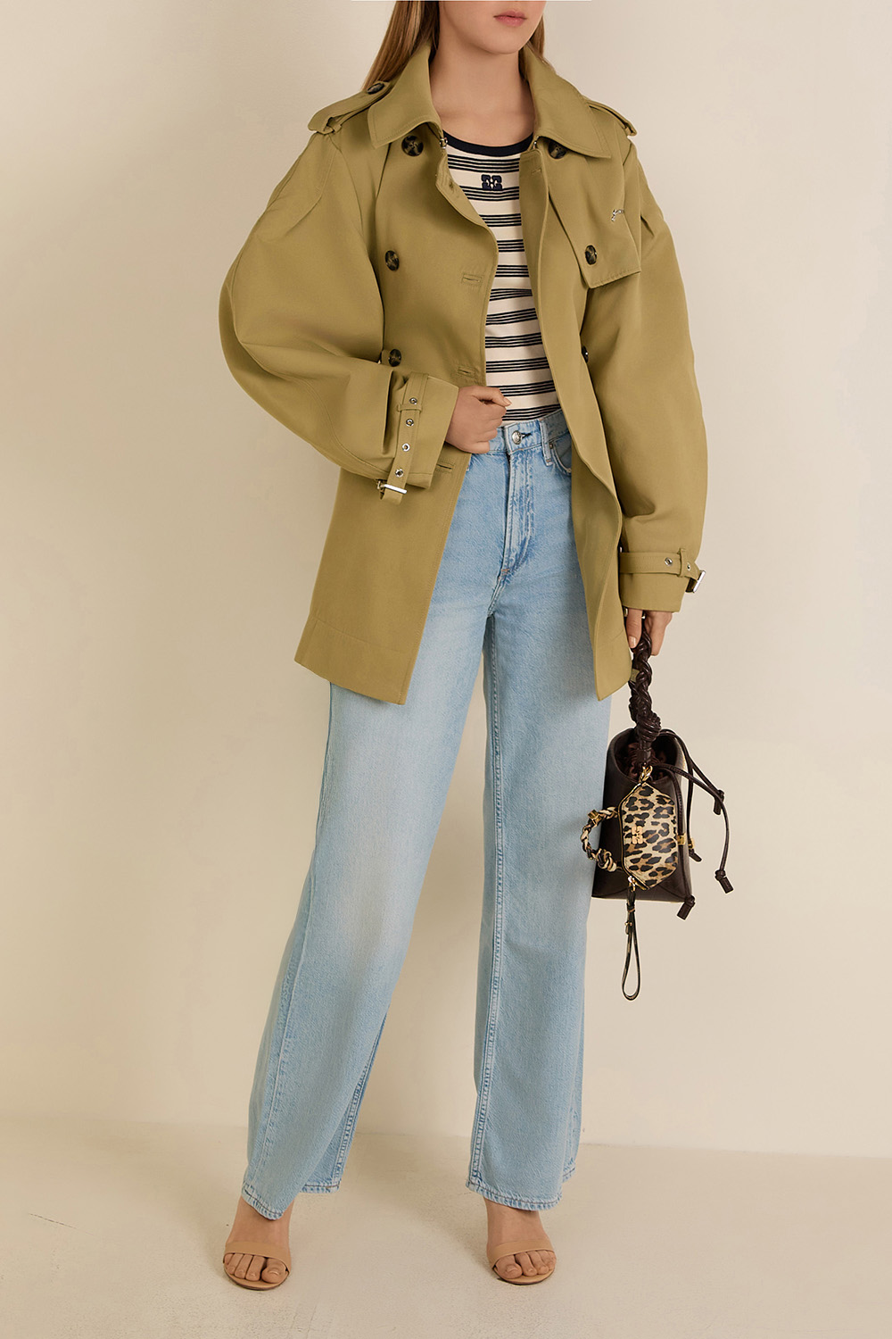 תמונת דוגמן קידמית של תיק נאנו בו