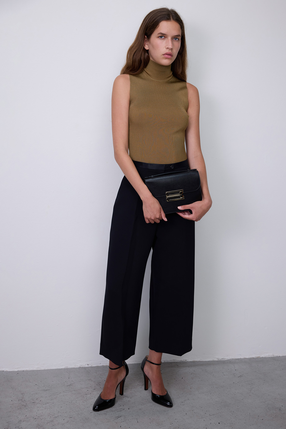 תמונת דוגמן קידמית של נעלי עקב