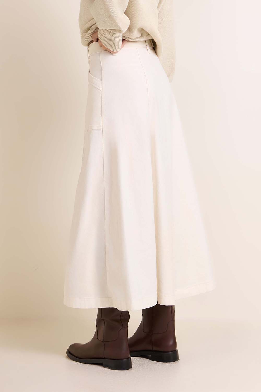 תמונת דוגמן אחורית של חצאית מקסי לילה