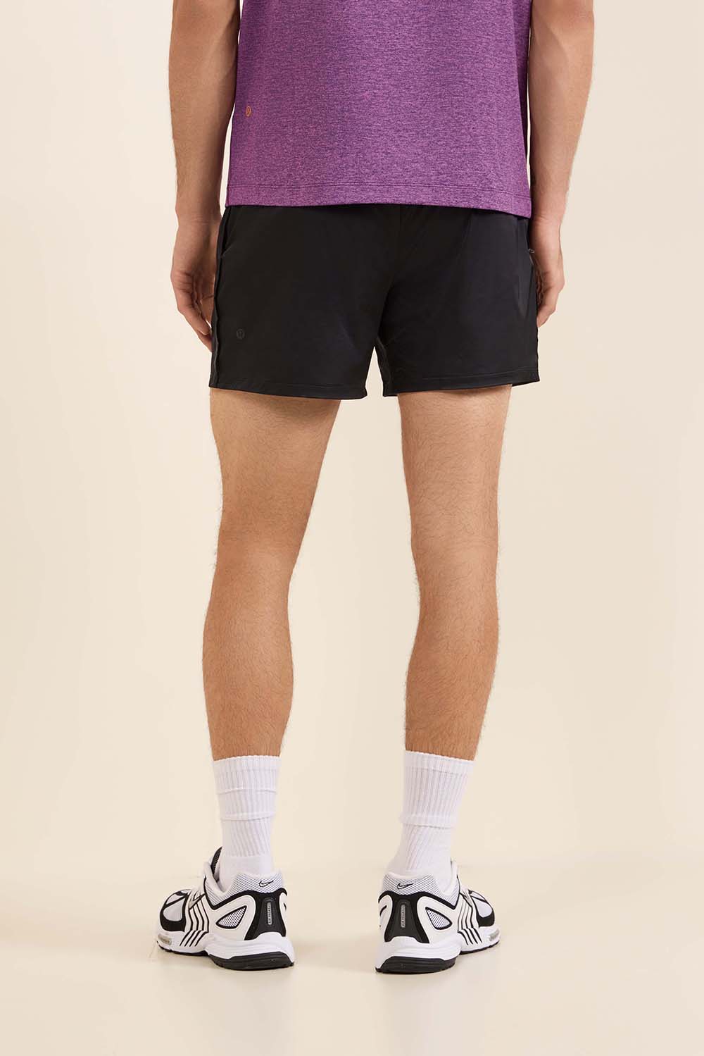 תמונת דוגמן אחורית של Stretch Satin Nylon Short 5