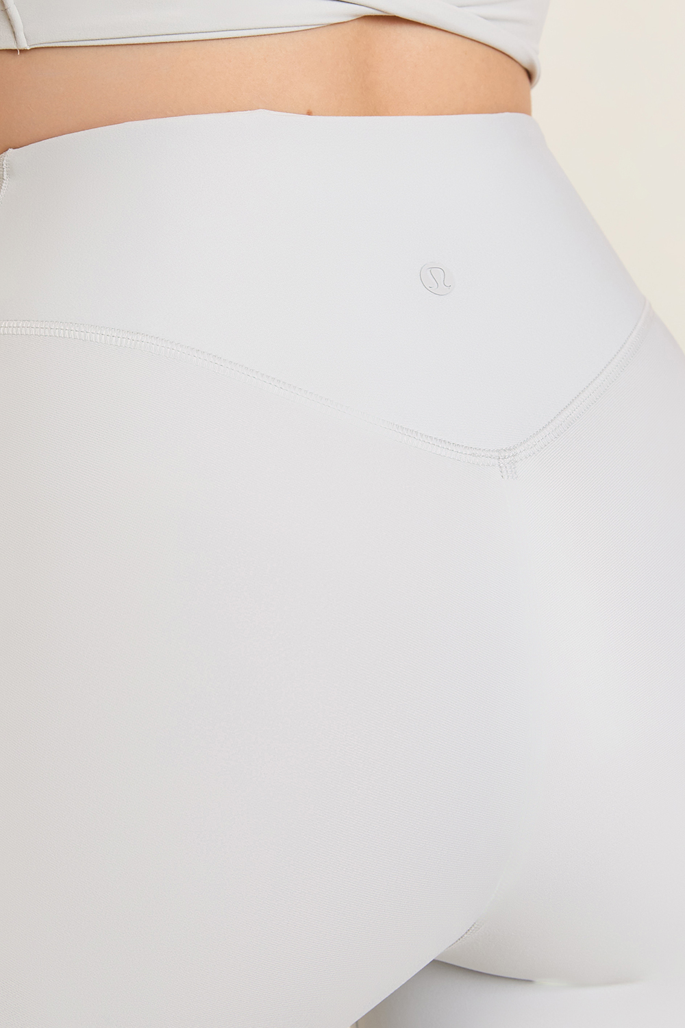 תמונת תקריב דוגמן של Wunder Under SenseKnit High-Rise Tight 25''