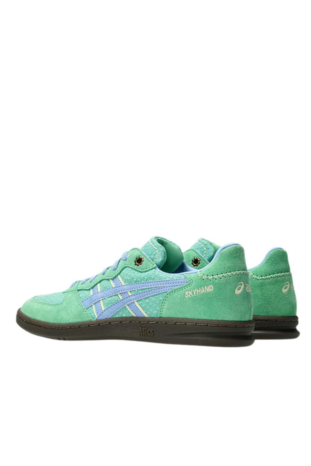 תמונת פנים של נעלי סניקרס סקייהנד