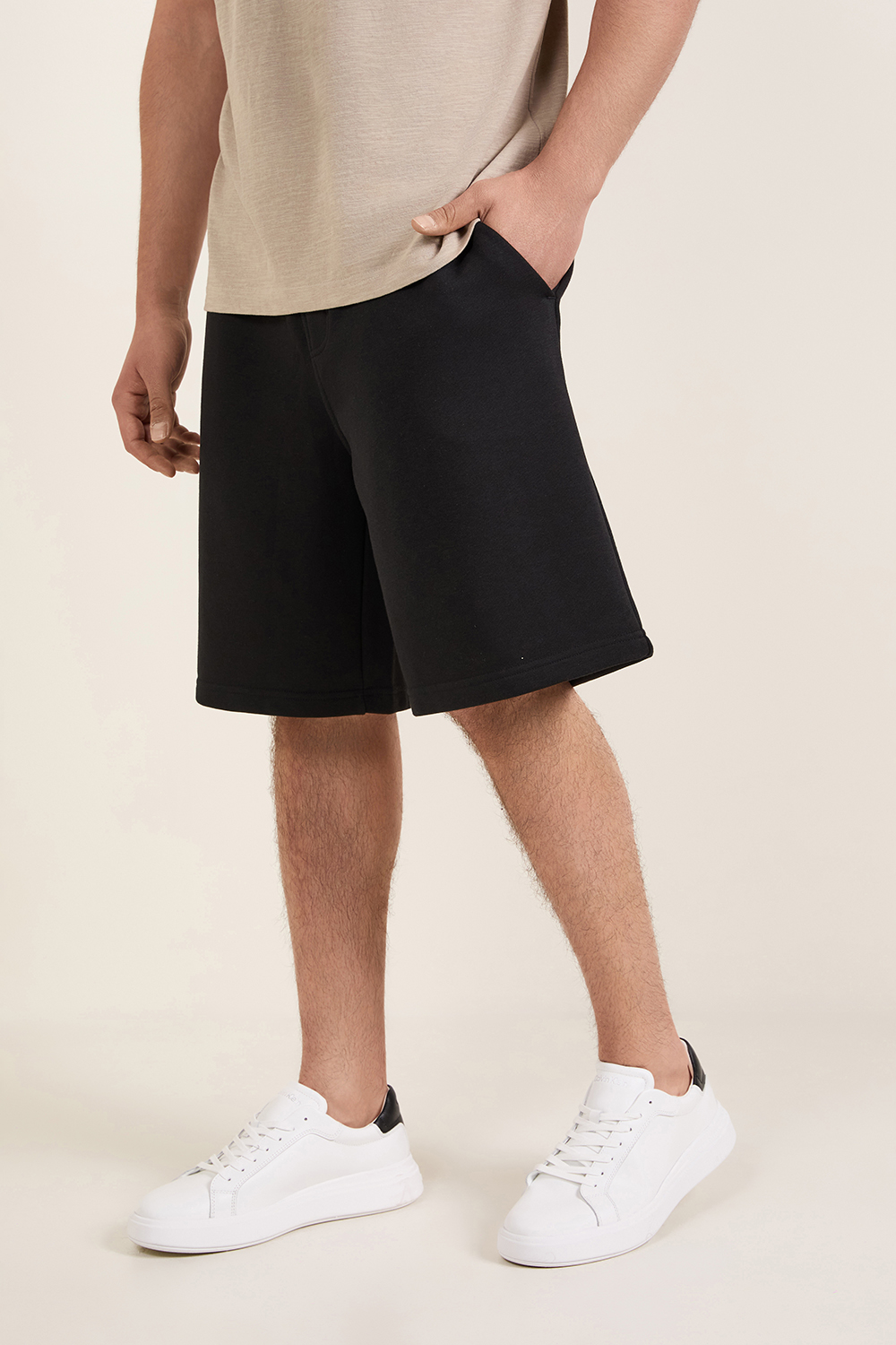 תמונת דוגמן קידמית של מכנסי ברמודה