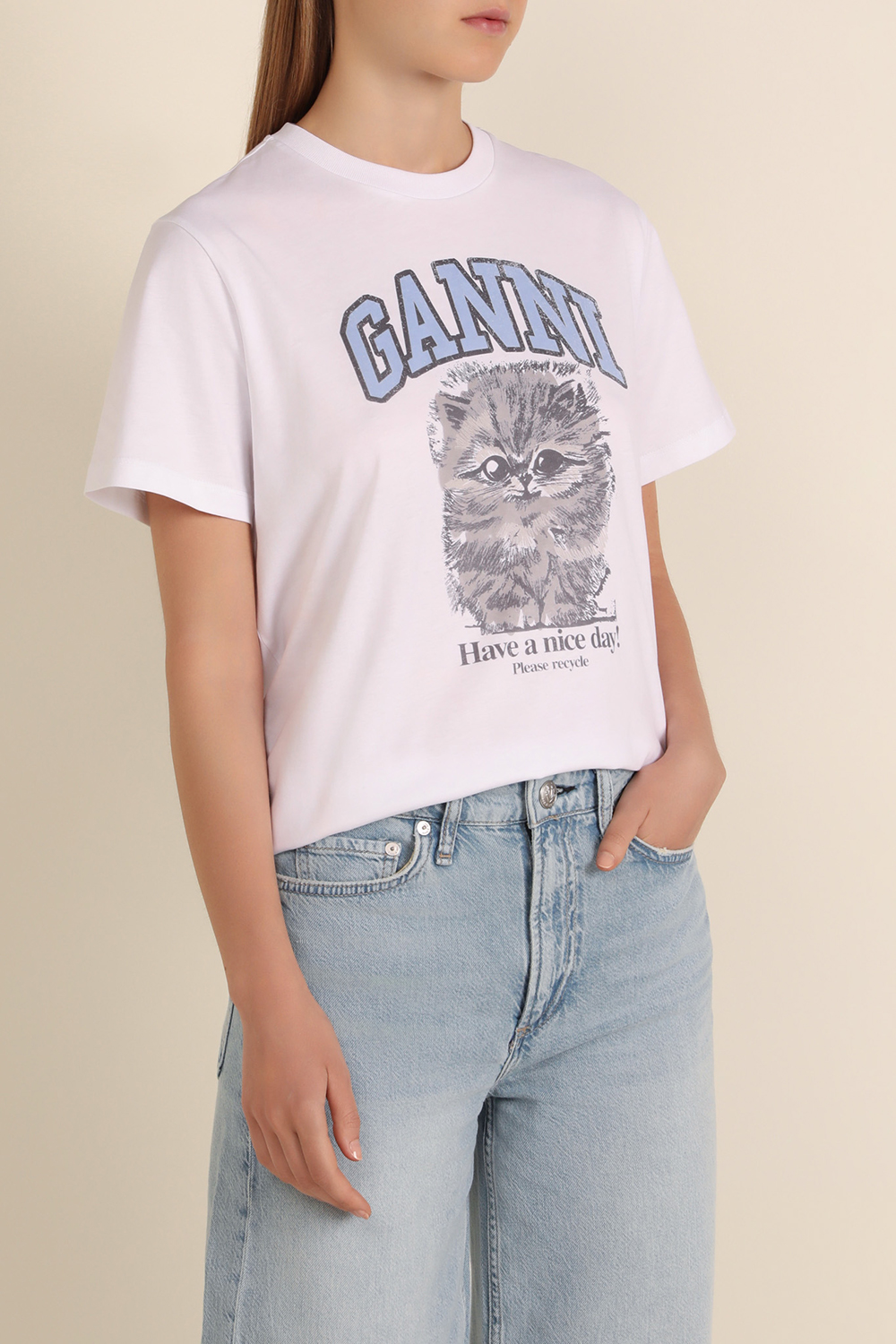 תמונת דוגמן קידמית של חולצת טי משוחררת