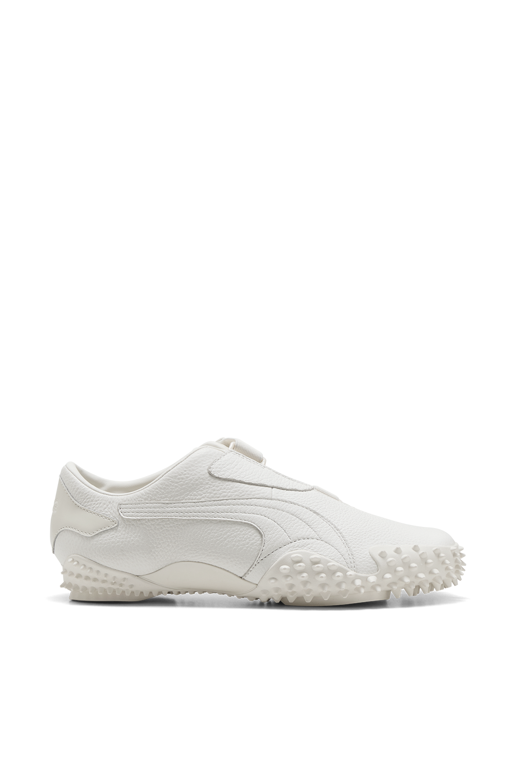 תמונה קידמית של נעלי סניקרס מוסטרו