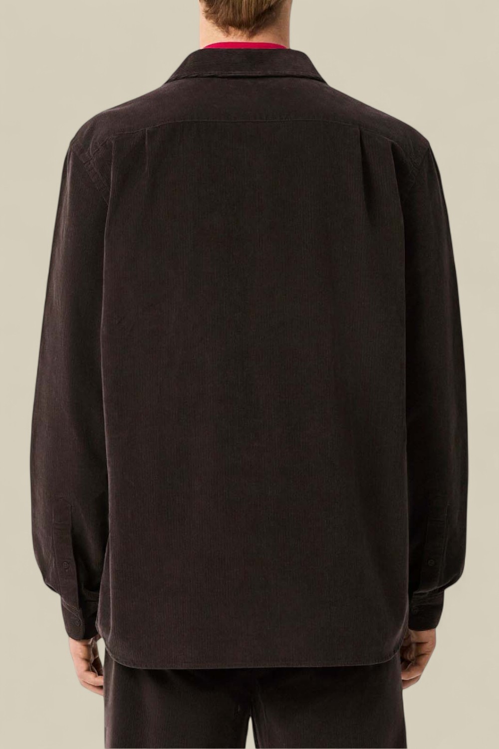 תמונת דוגמן אחורית של חולצת כפתורים קורדרוי