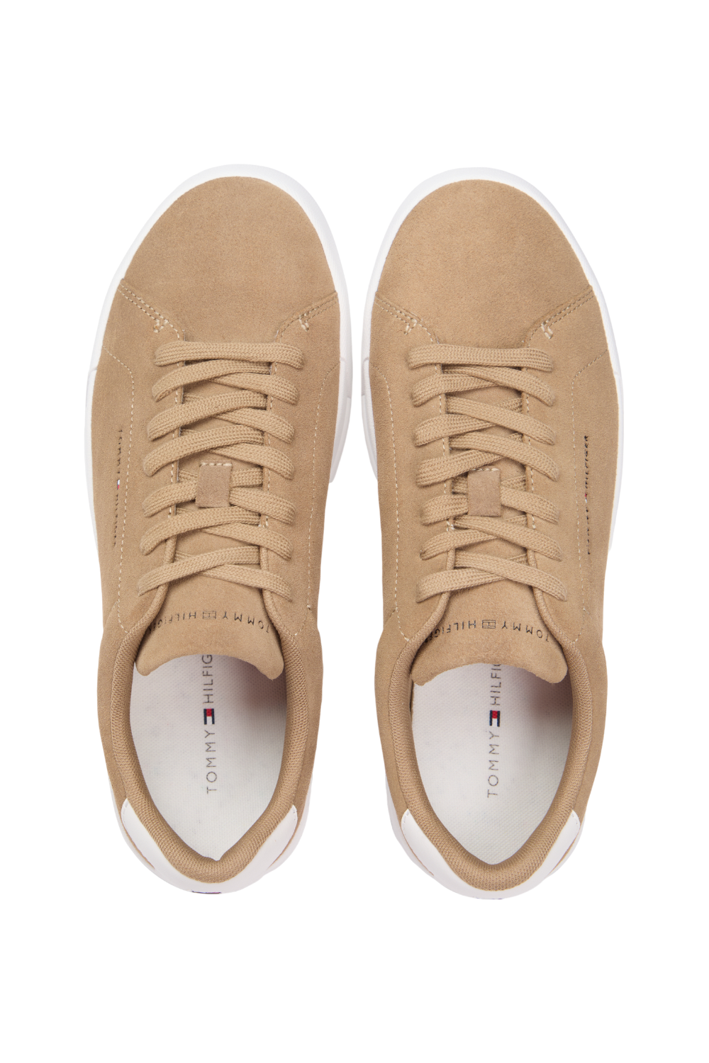 תמונת פנים של נעלי סניקרס