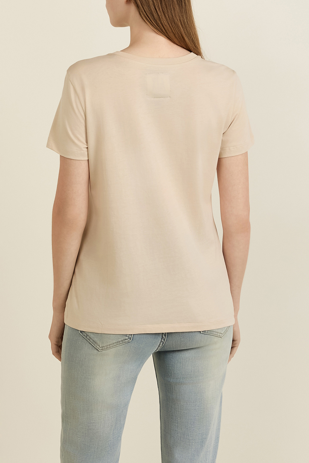 תמונת דוגמן אחורית של חולצת טי