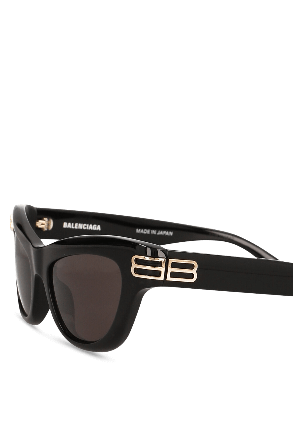 תמונת תקריב של משקפי שמש