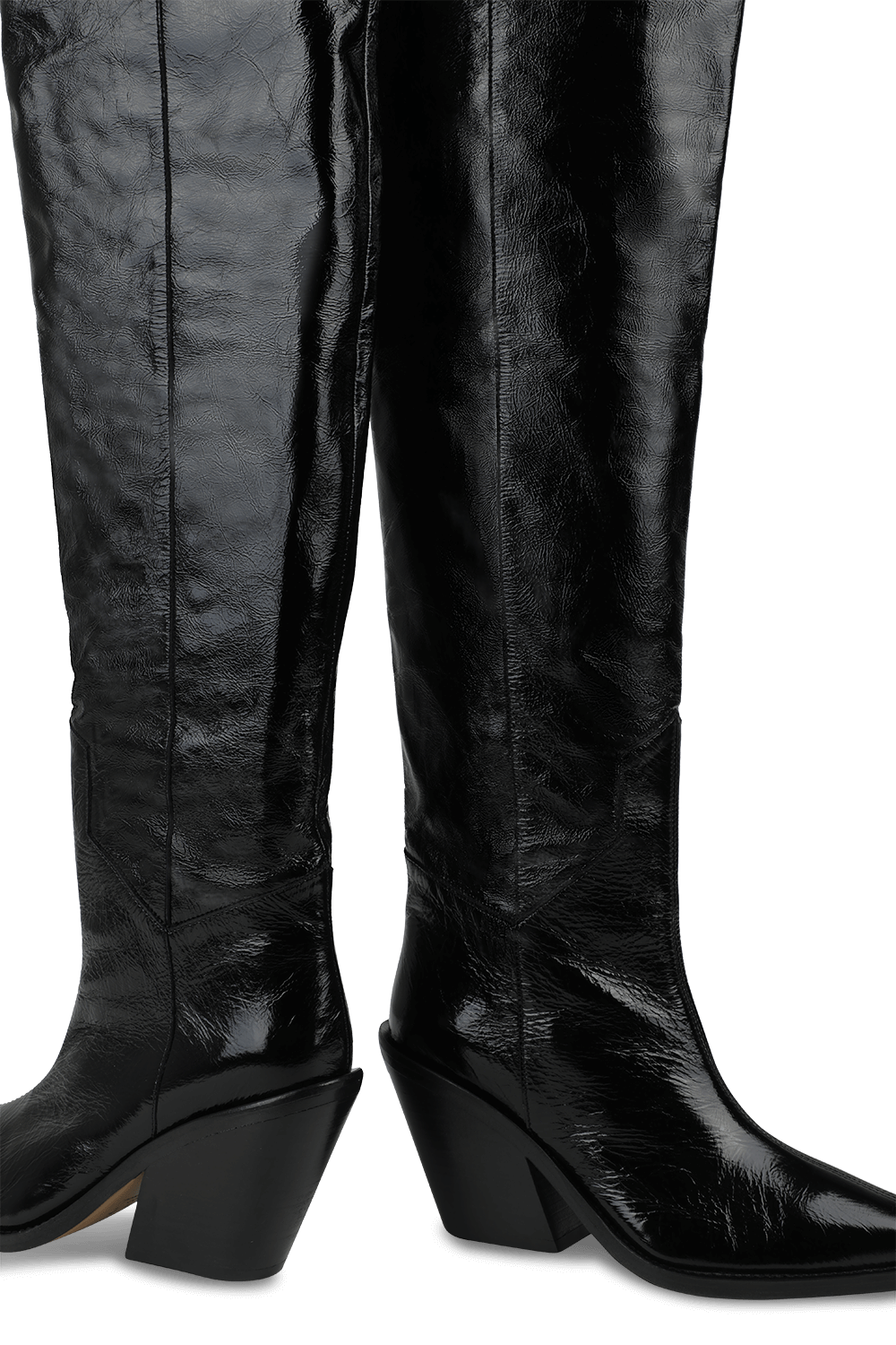 תמונת תקריב של מגפיים מעל קו הברך