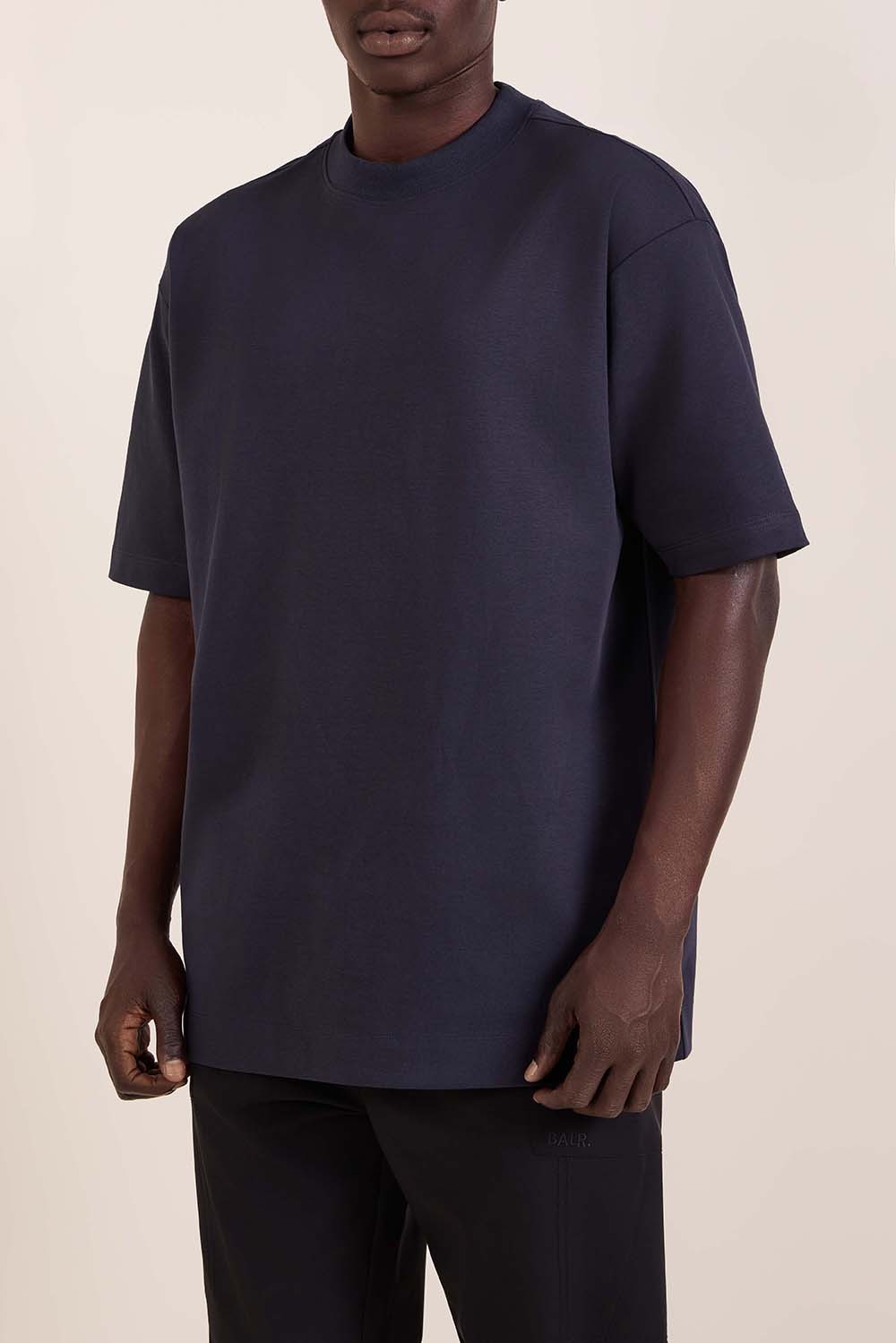 תמונת דוגמן קידמית של חולצת טי משוחררת