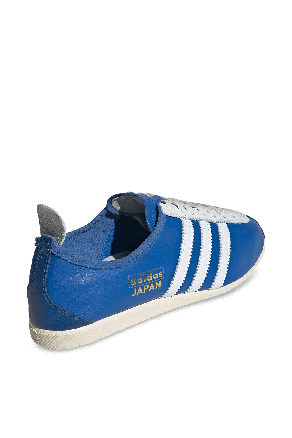 תמונת תקריב של נעלי סניקרס יפן