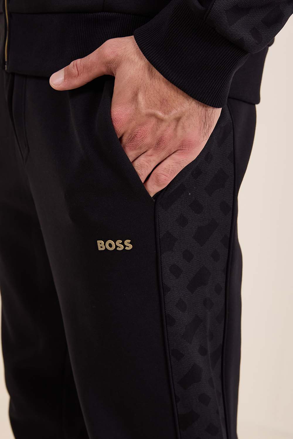 חליפת טרנינג