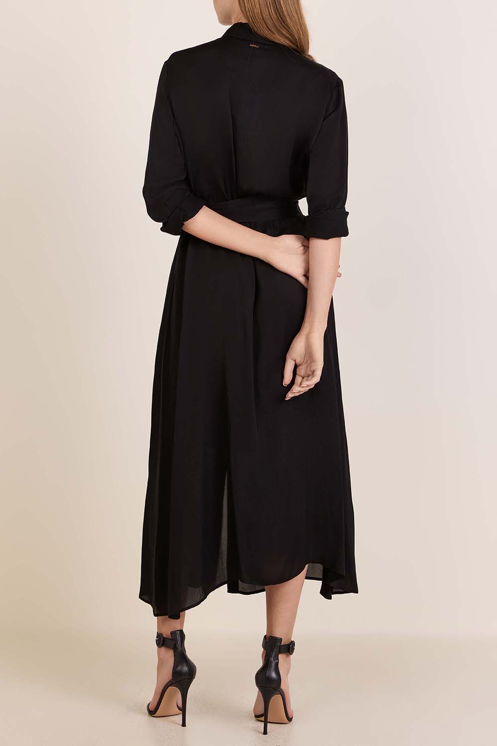 תמונת דוגמן אחורית של שמלת מידי