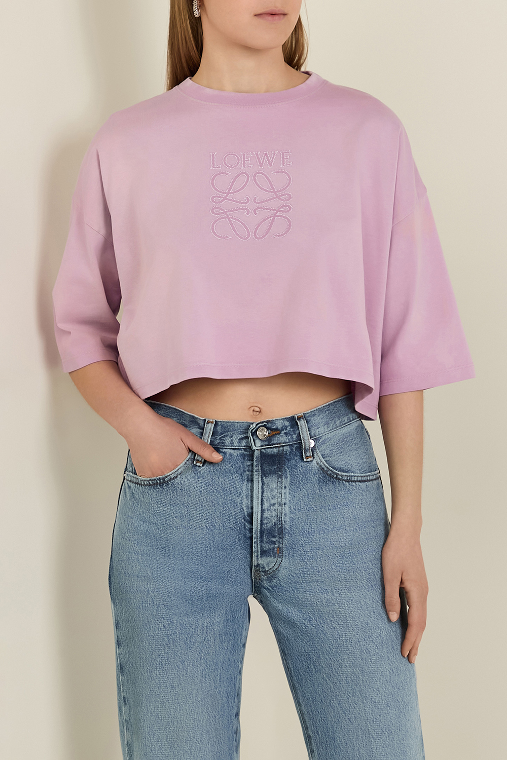 תמונת דוגמן קידמית של חולצת טי קרופ