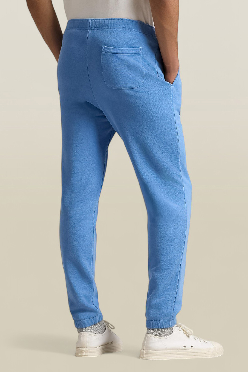 תמונת דוגמן אחורית של מכנסי ג'וגר