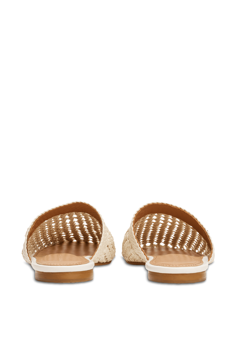 תמונת תקריב של נעלי מיולס