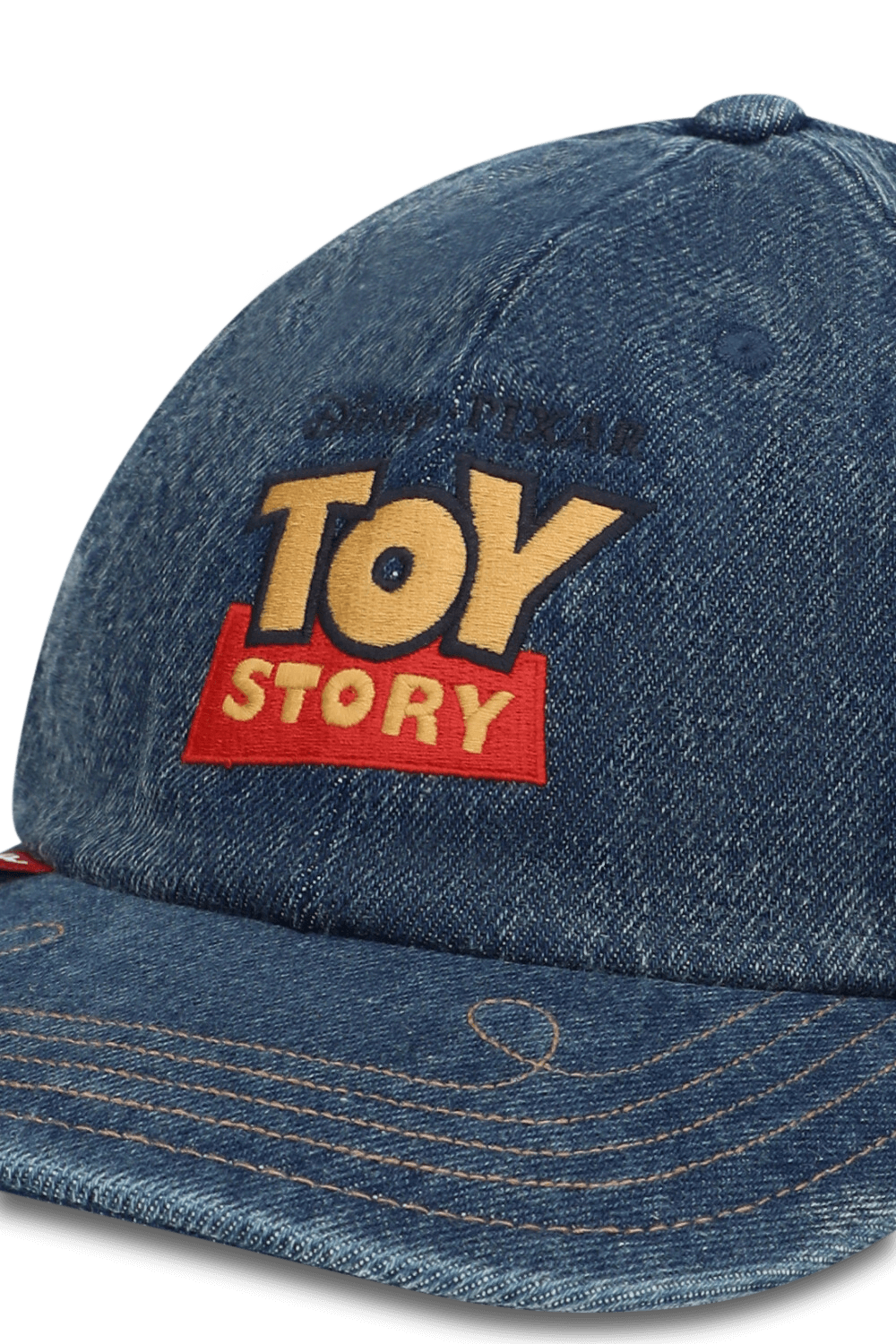 תמונת תקריב של ליוויס X צעצוע של סיפור כובע מצחייה