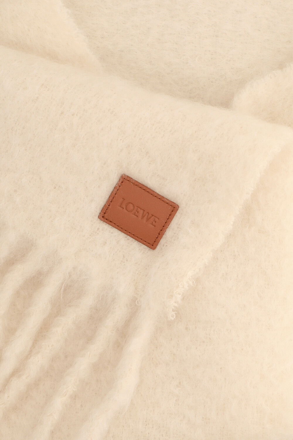 תמונה אחורית של צעיף אנגורה