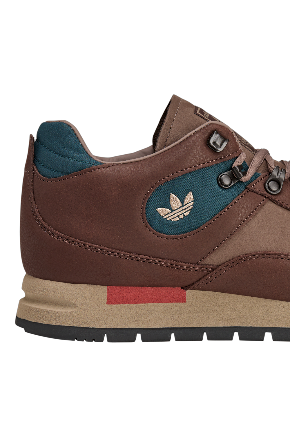 תמונת פנים של נעלי סניקרס