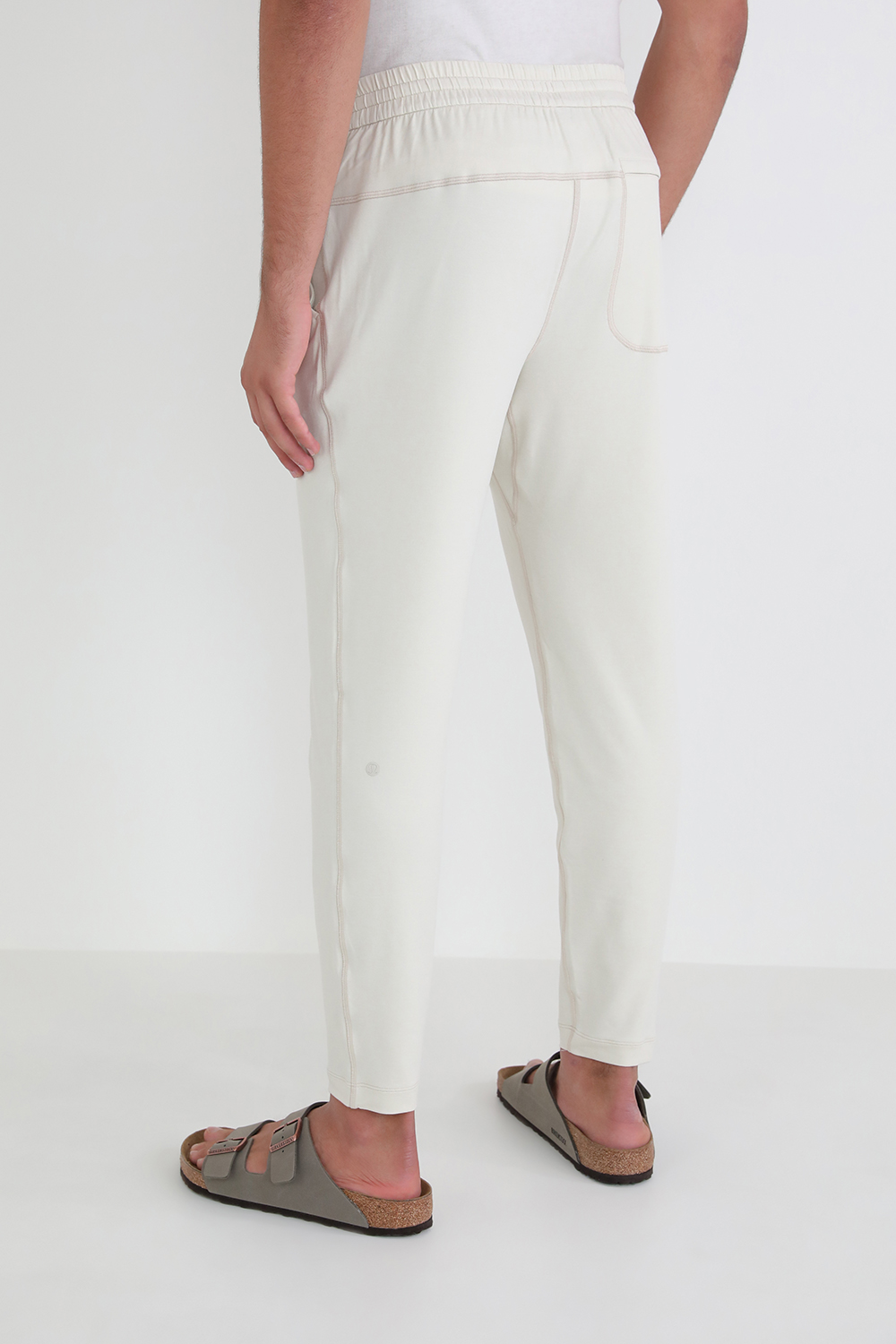 תמונת דוגמן אחורית של Soft Jersey Tapered Pant