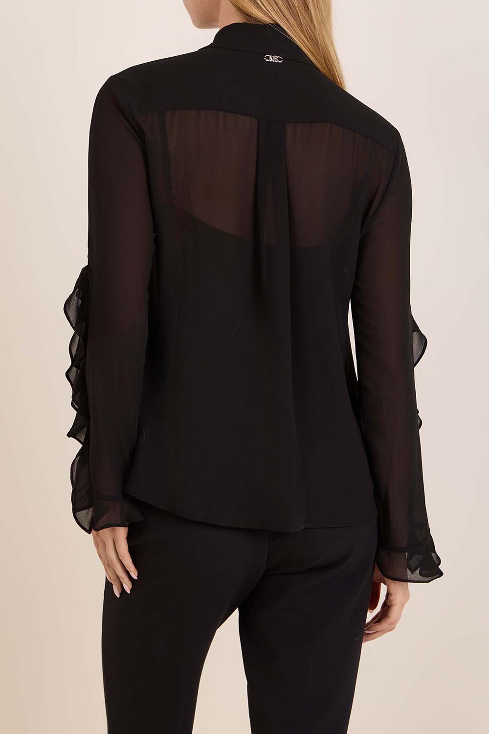 תמונת דוגמן אחורית של חולצת שיפון