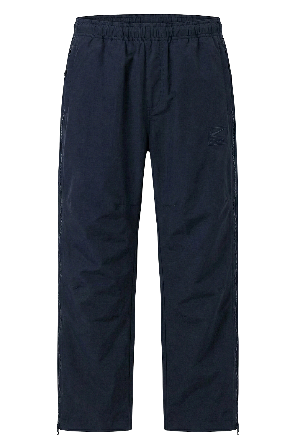 תמונה קידמית של מכנסיים בגזרה משוחררת נייקי X סטוסי