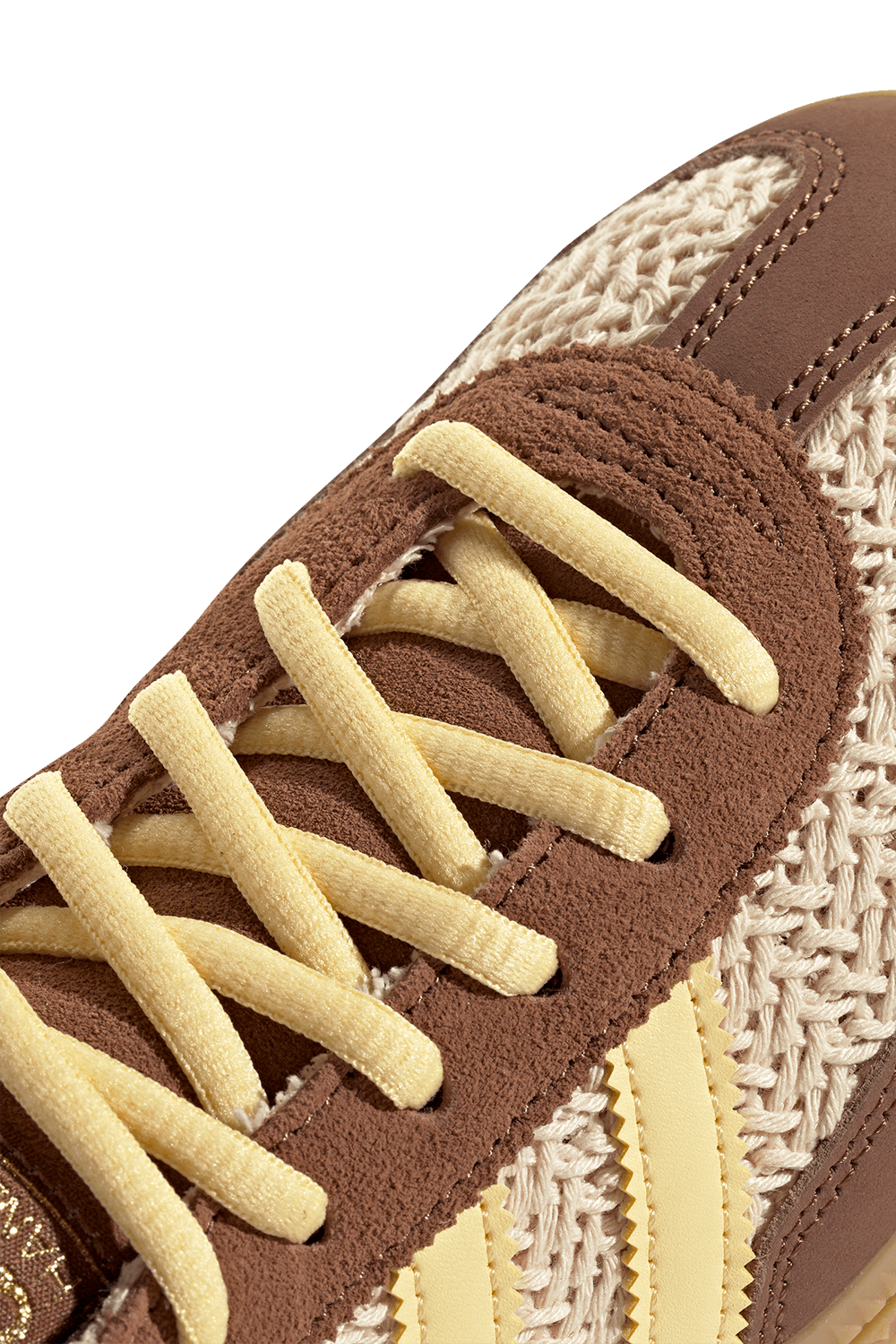 תמונת פנים של נעלי סניקרס ספזיאל