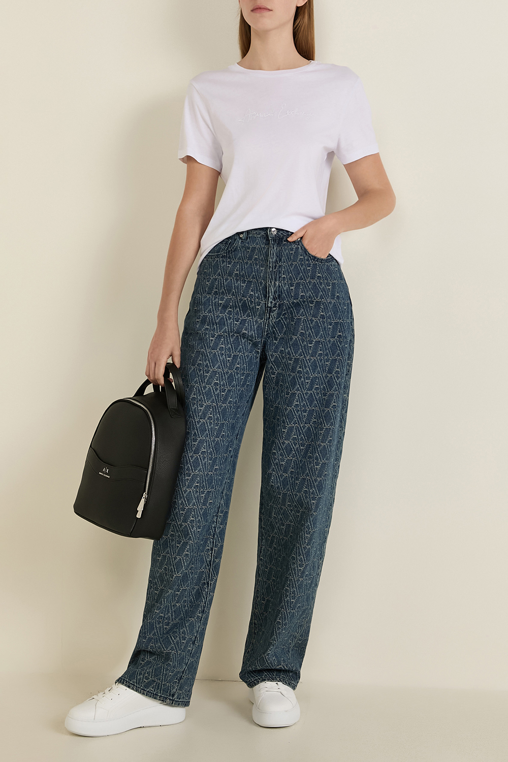 תמונת דוגמן קידמית של נעלי סניקרס מעור