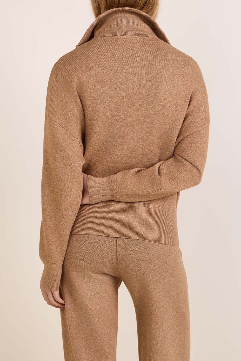 תמונת דוגמן אחורית של סריג כותנה וצמר