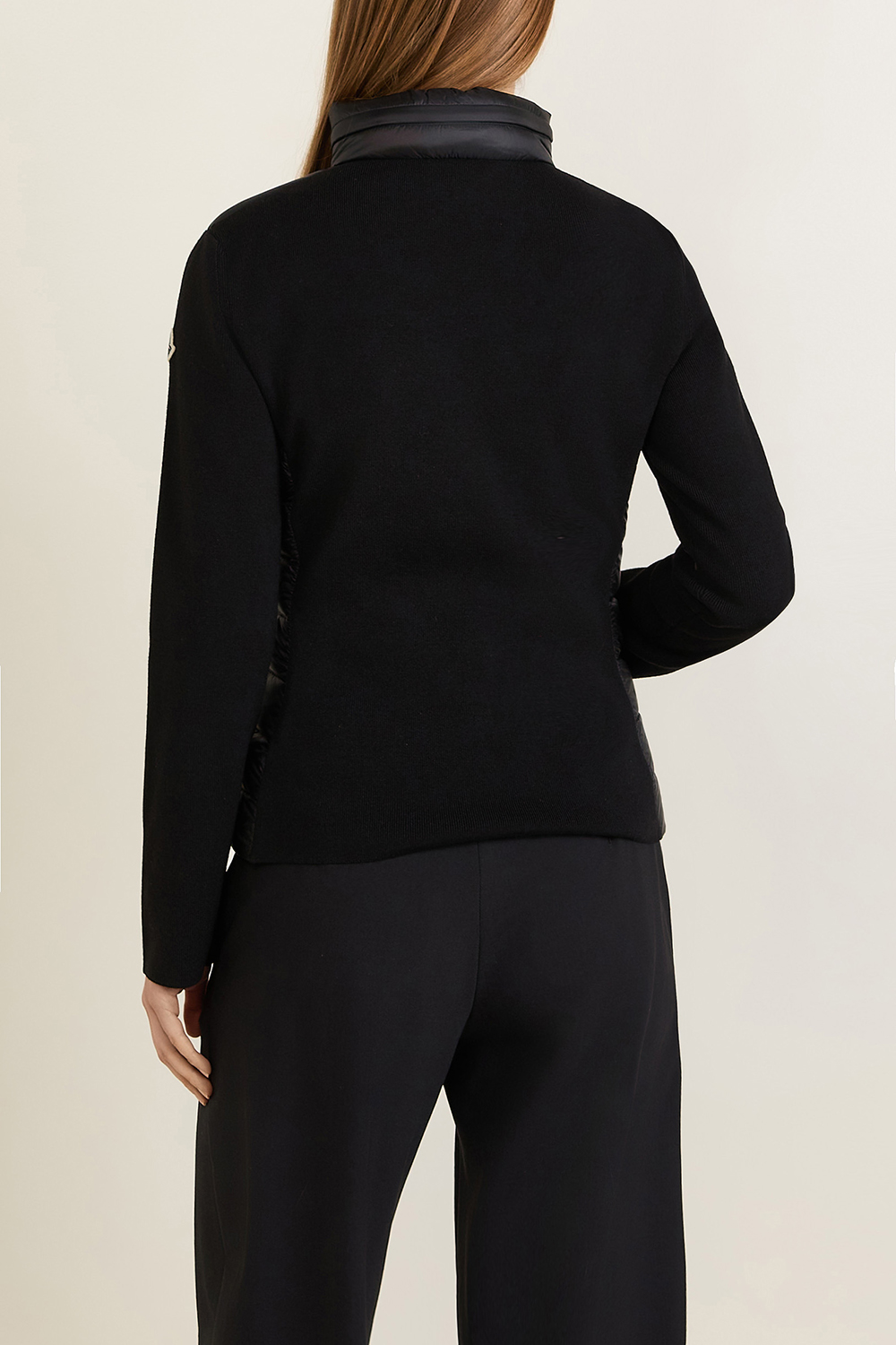 תמונת דוגמן אחורית של קרדיגן עם קפוצ'ון