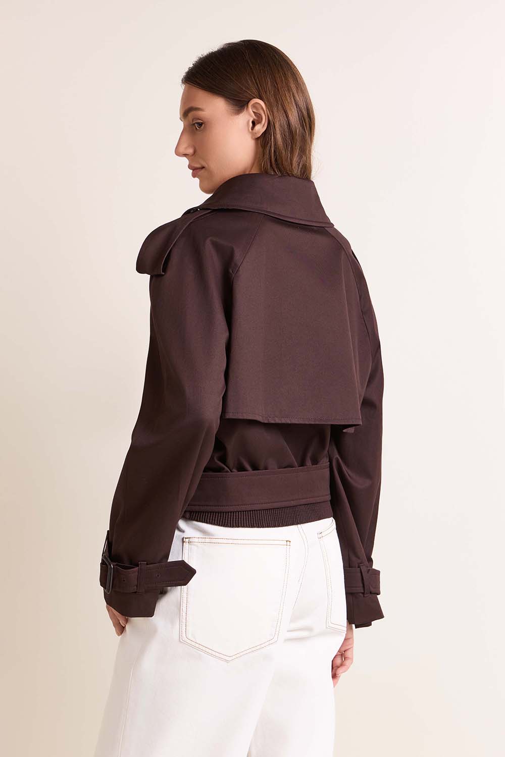 תמונת דוגמן אחורית של ז'קט טרנץ' קרופ