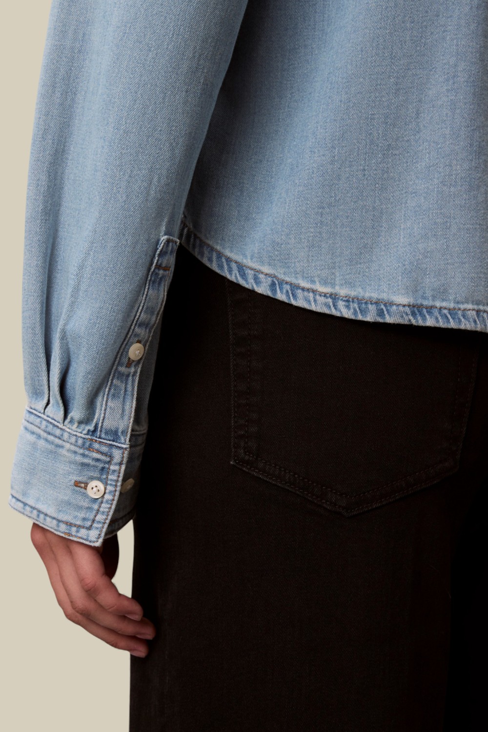 חולצת ג'ינס מכופתרת קרופ