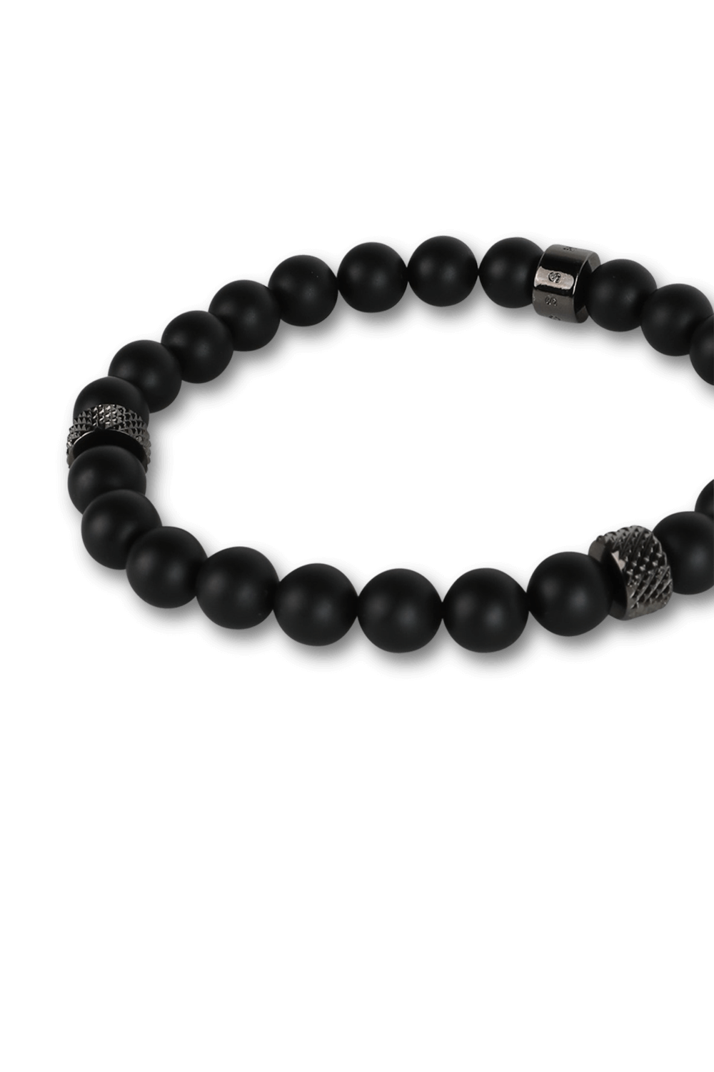 תמונת תקריב של צמיד חרוזי אגט בגוון שחור