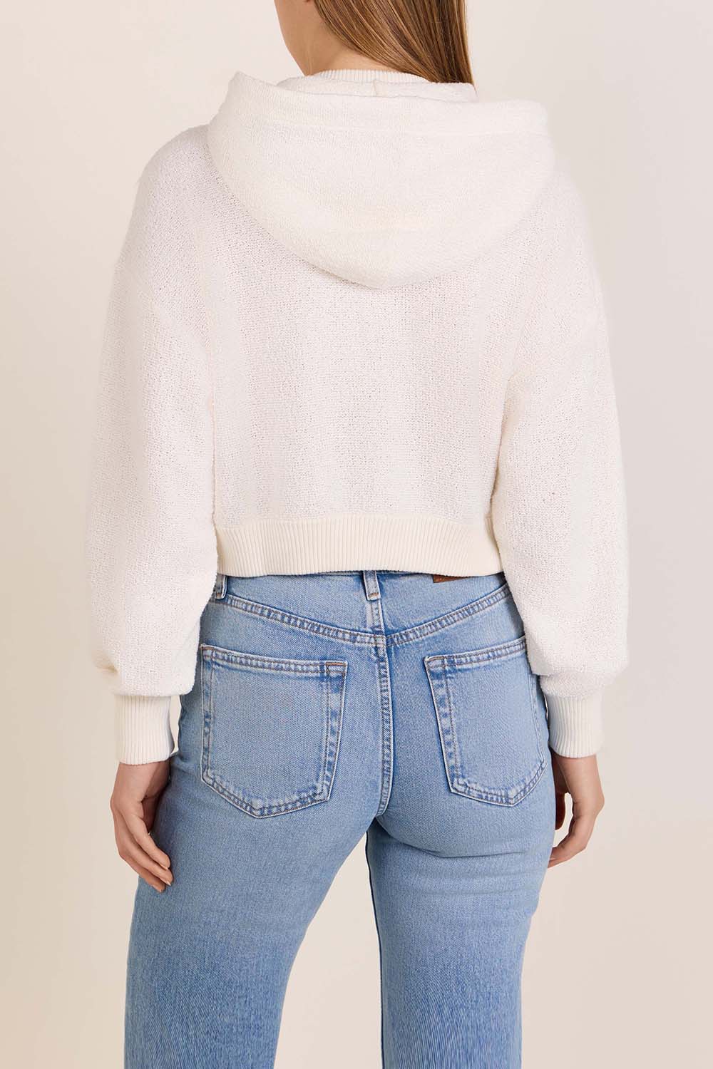 תמונת דוגמן אחורית של סווטשירט סריג