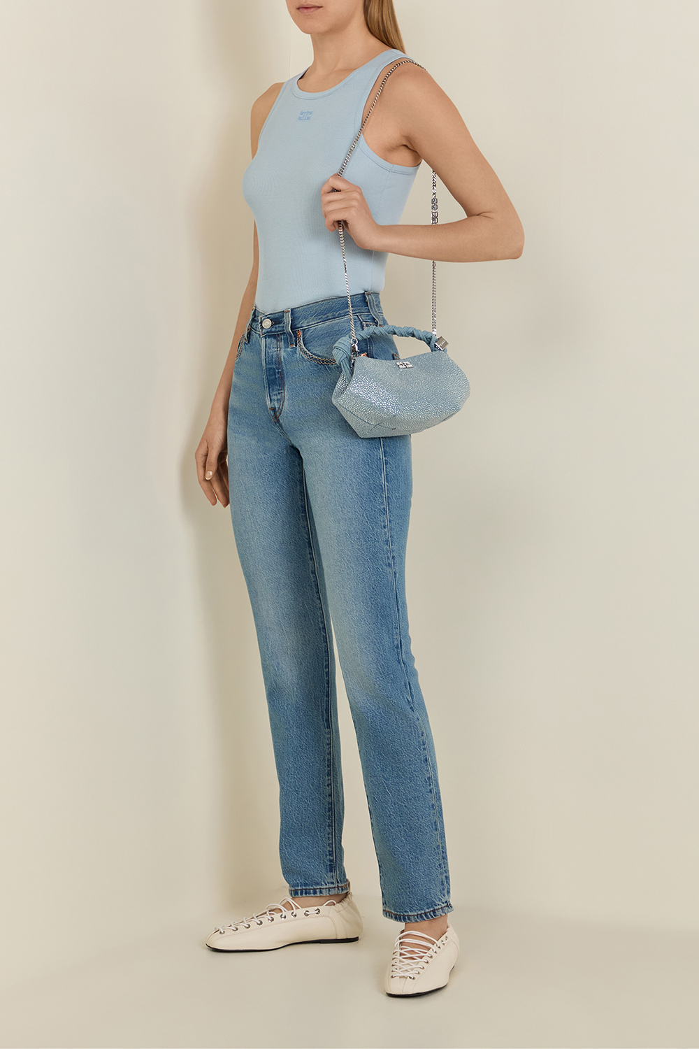 תמונת דוגמן קידמית של תיק בו מיני ג'ינס עם אבנים