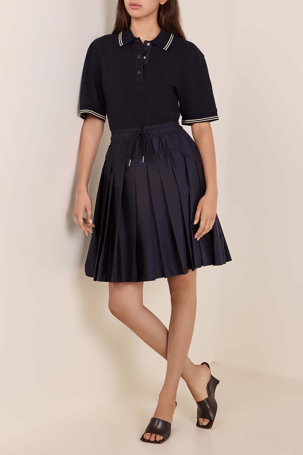 תמונת דוגמן קידמית של שמלת מיני